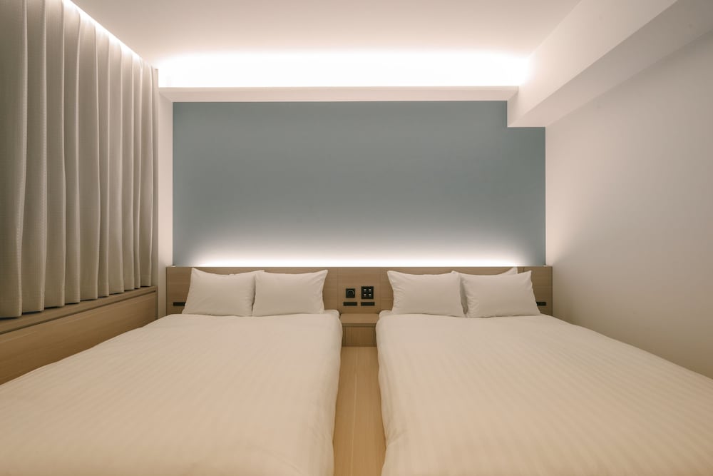 Superior Twin Room, Non Smoking - Photo 6