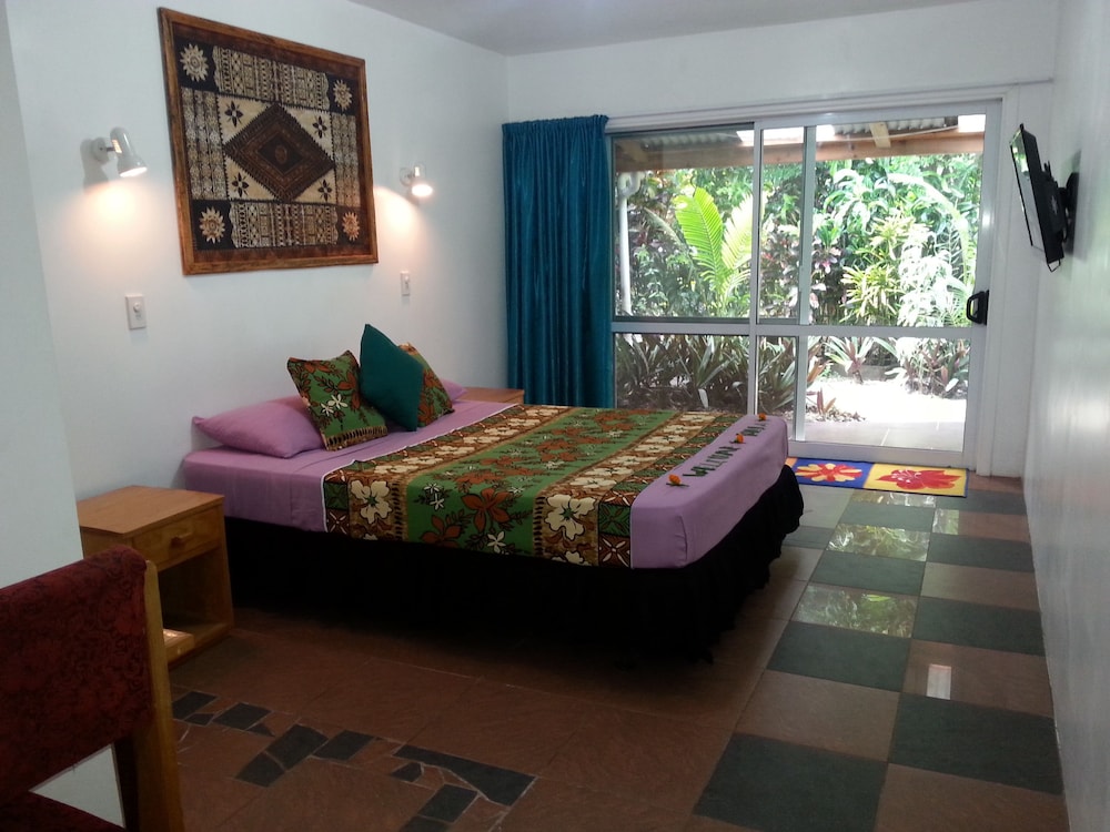 Studio, 1 Queen Bed, Ensuite, Garden View photo 2