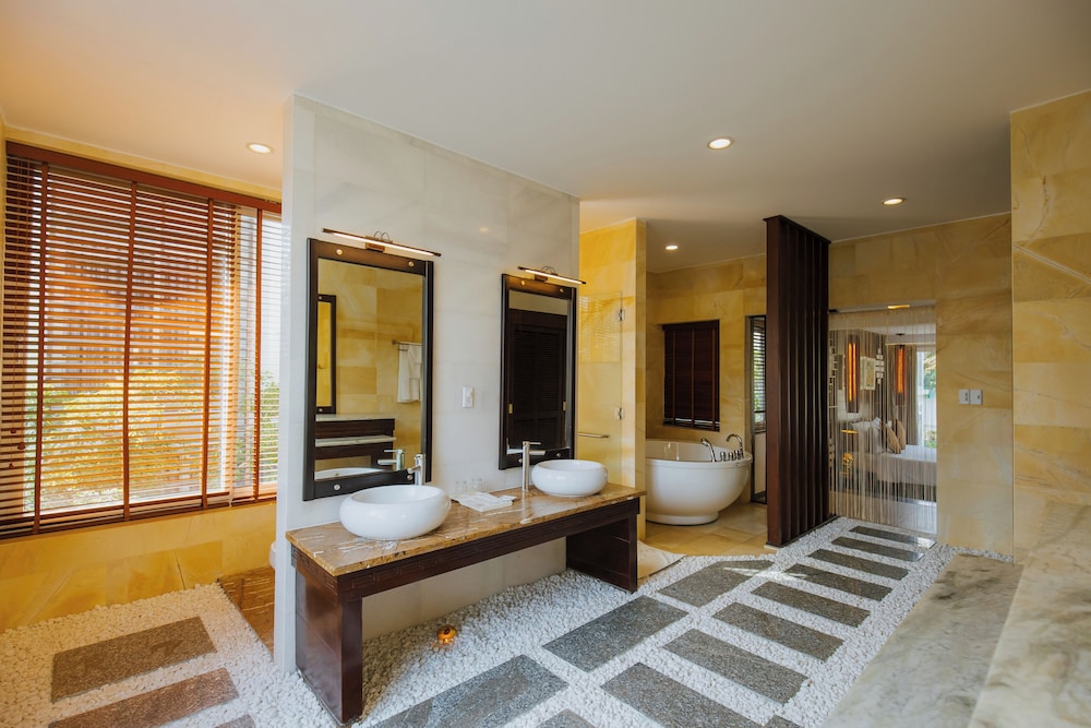 Grand Premium Room, Garden View - Photo 9
