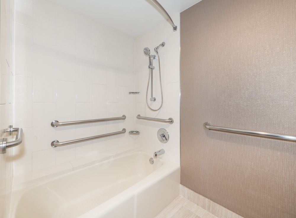 Suite, 2 Double Beds, Accessible, Bathtub - Photo 5