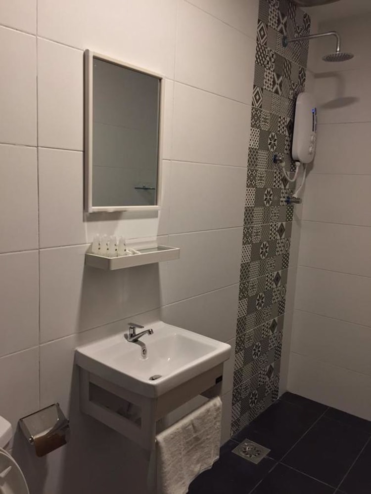 Standard Queen or Twin Room - Photo 5