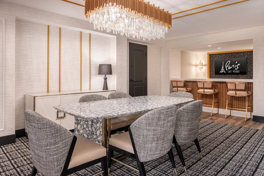 Versailles Premium Suite King