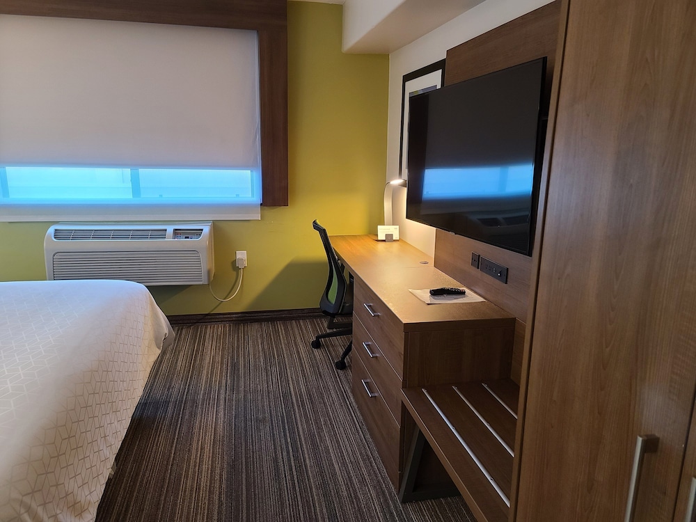 Suite, 1 King Bed with Sofa bed, Accessible (Communications, Mobility) - Photo 3