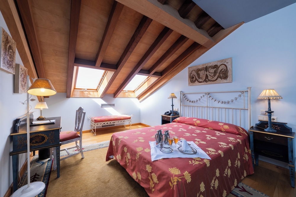 Double or Twin Room, Mountain View photo 3