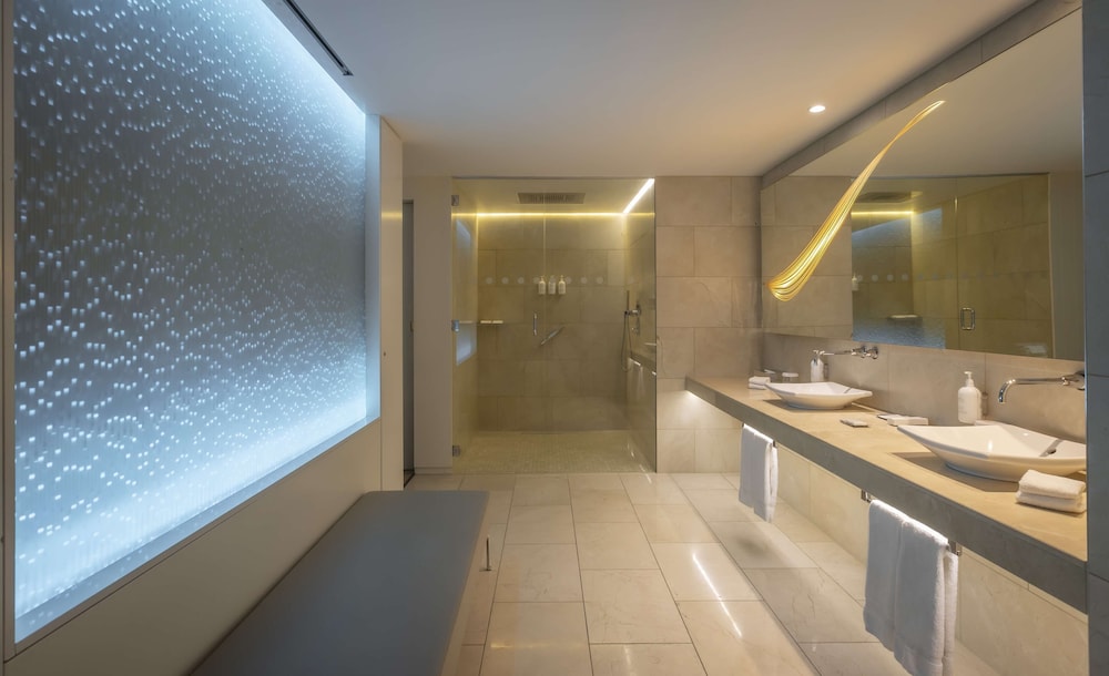 Suite, 1 King Bed (Penthouse) thumbnail 5