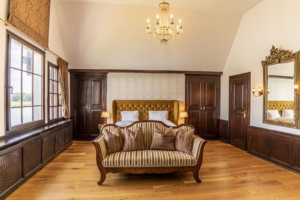 Suite - Photo 8
