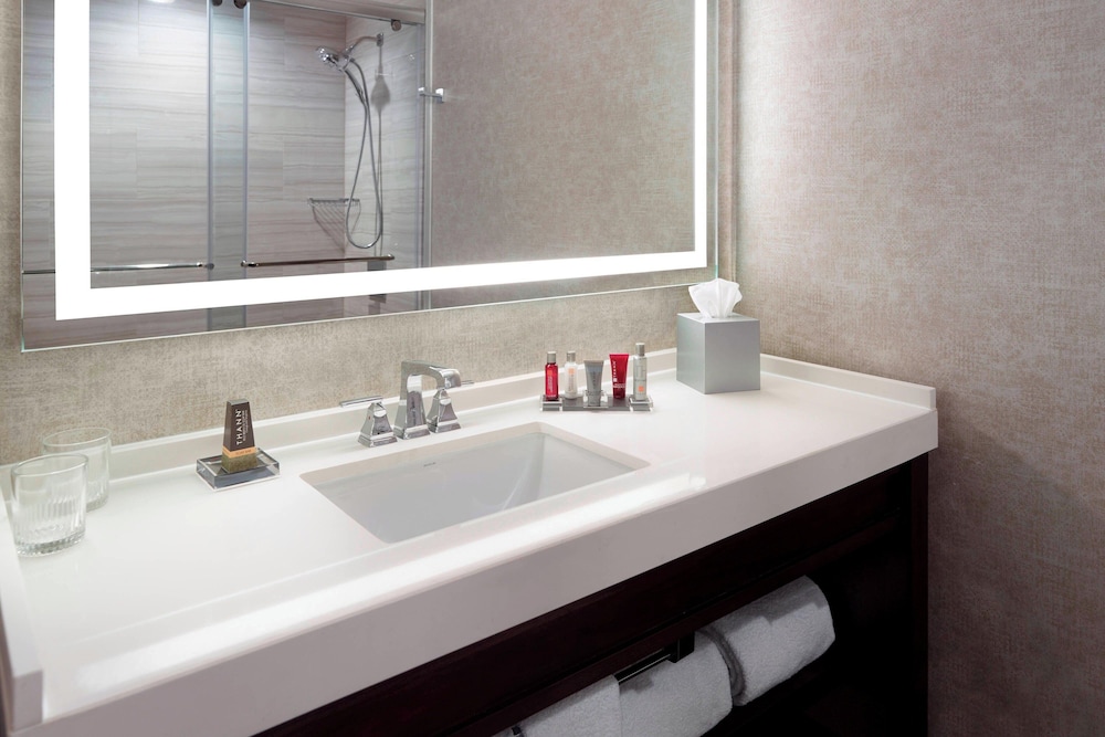 Room, 2 Double Beds (Mobility Accessible, Roll-In Shower) - Photo 5