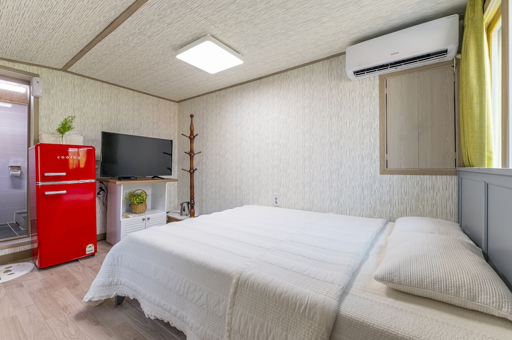 Room (Mint) photo 1
