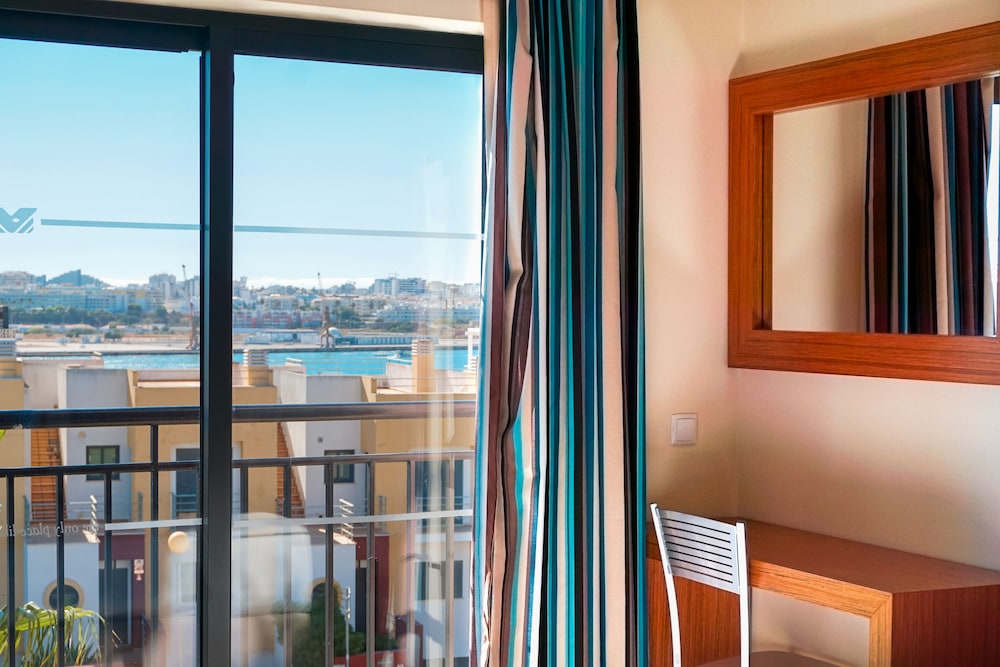 Double Room, River View - Photo 9