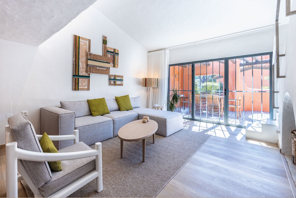 Three-Bedroom Duplex Golf Villa thumbnail 5