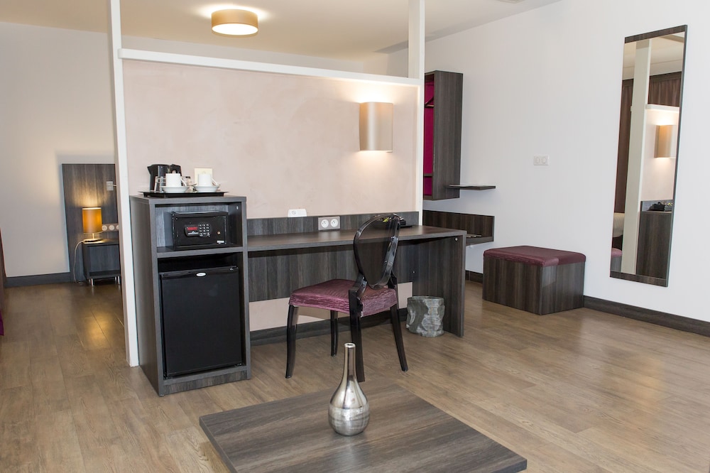 Suite - Photo 2