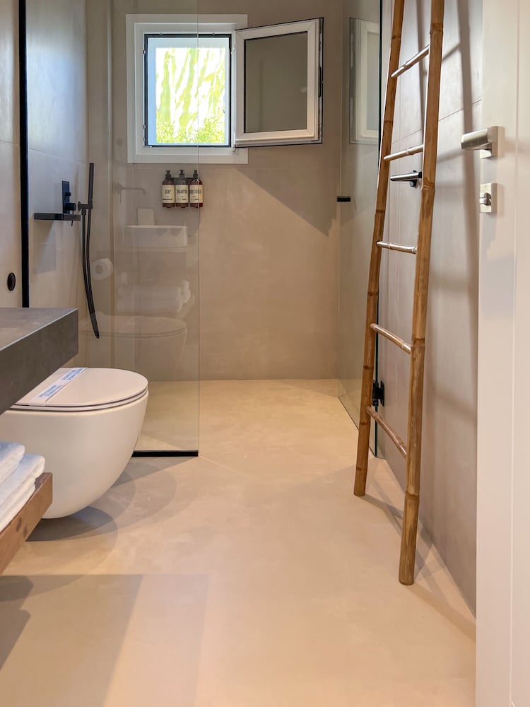 Deluxe Suite, Sea View - Photo 13