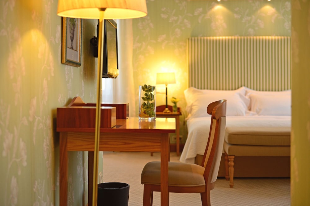 Family Room (Standard) - Photo 4
