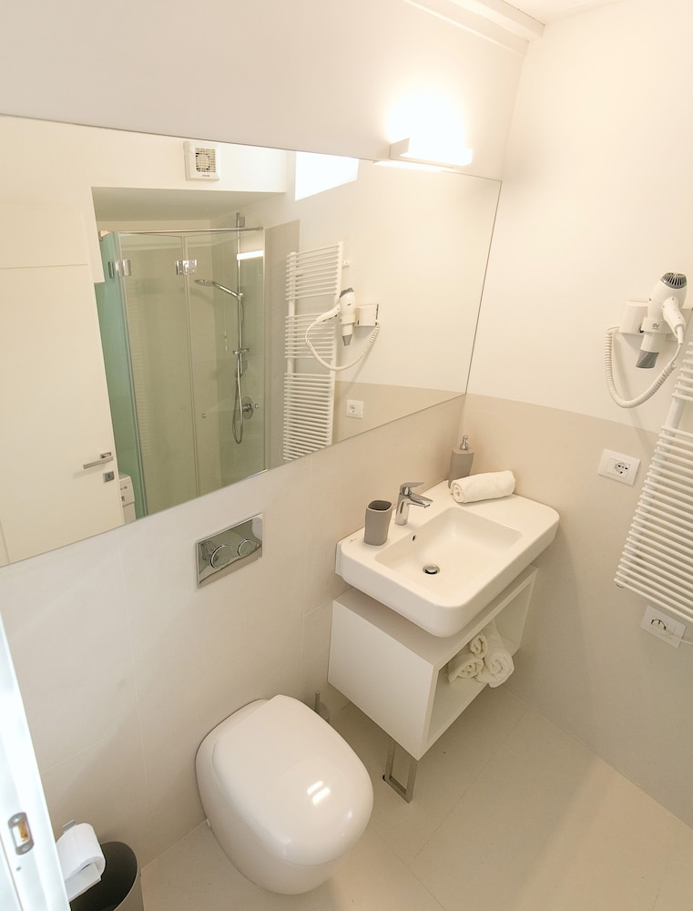 Standard Studio, 1 Queen Bed, Kitchen, Courtyard View photo 3