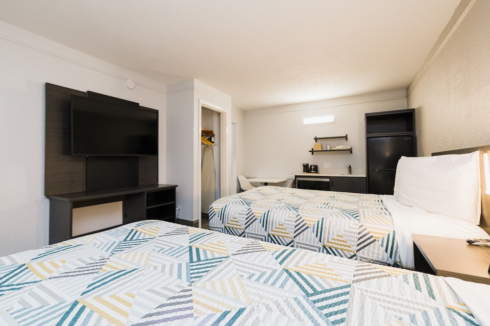 Deluxe Room, 2 Double Beds, Accessible, Non Smoking