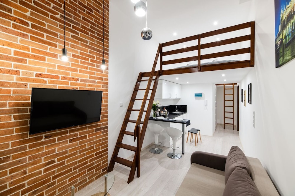 Apartment (D10)