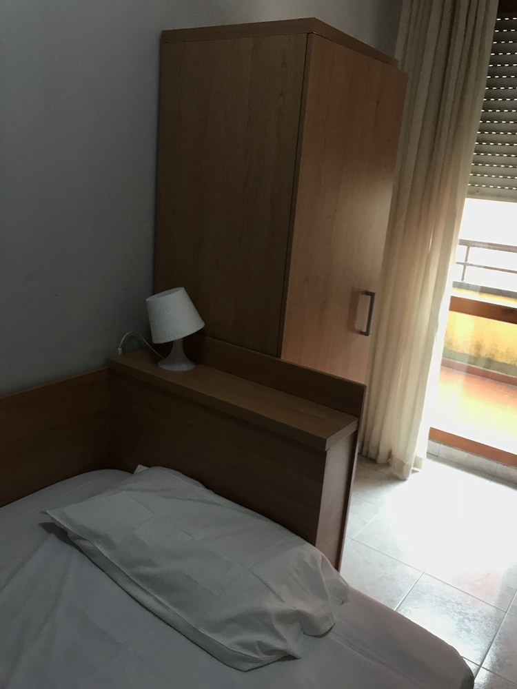 Single Room, Shared Bathroom (External)