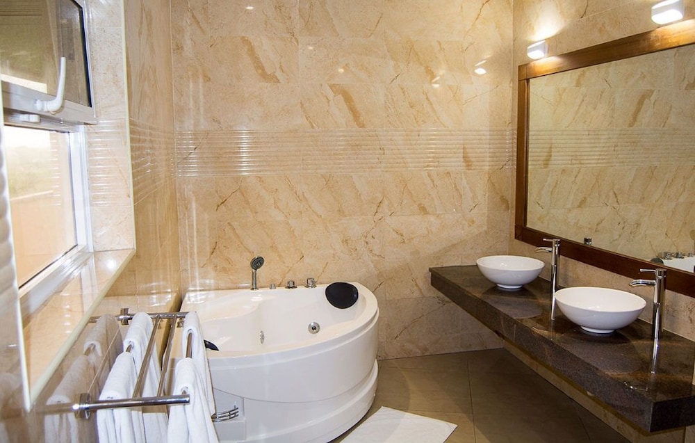 Deluxe Apartment, 3 Bedrooms, Balcony, Ocean View - Photo 4