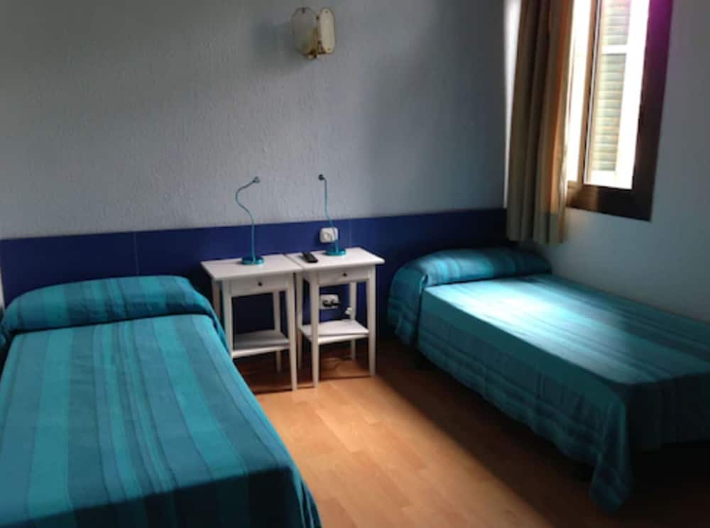 Double or Twin Room, 1 Bedroom, Private Bathroom photo 2