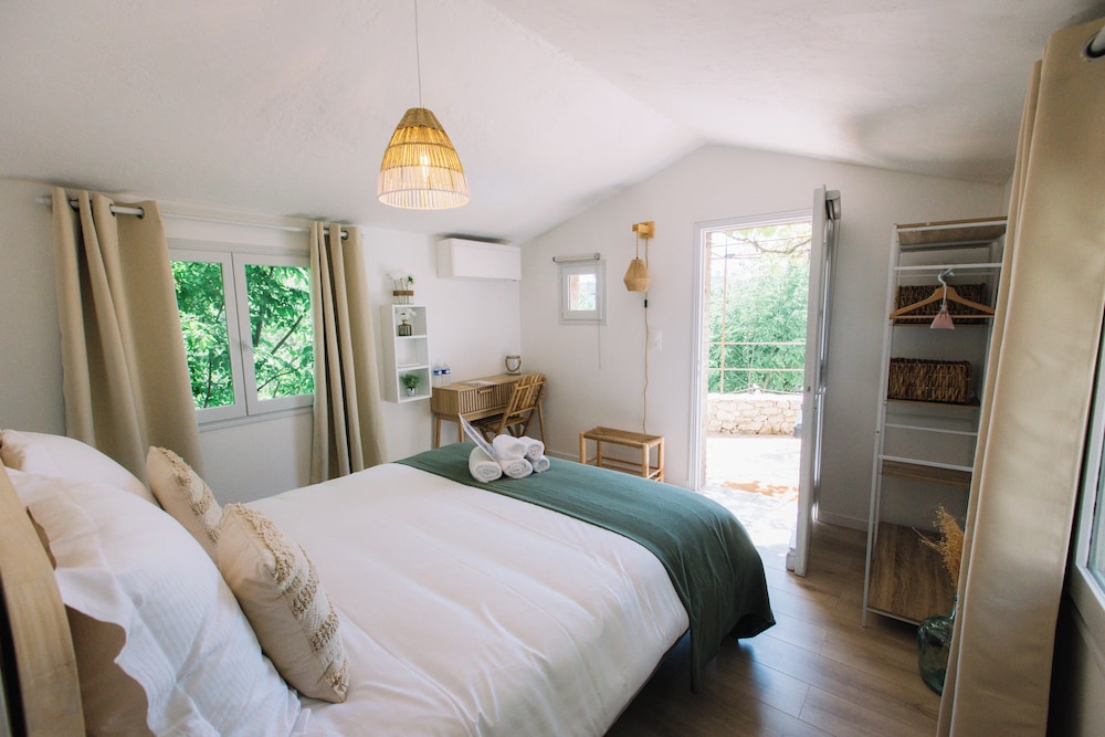 Panoramic Cabin, Private Bathroom, Pool View photo 1