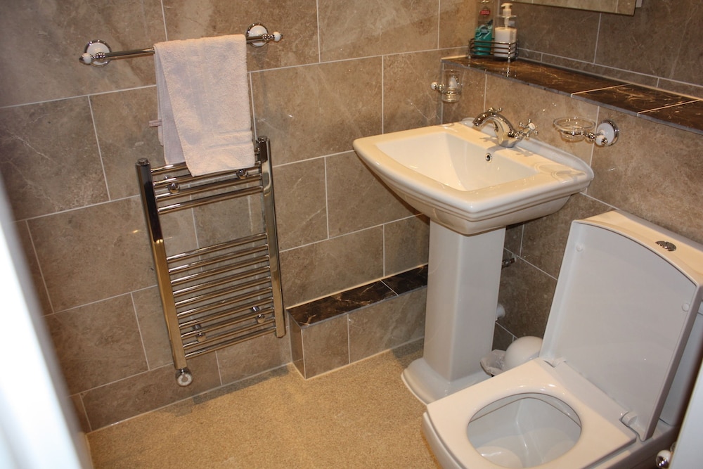 Ground Floor Deluxe Double Room photo 2