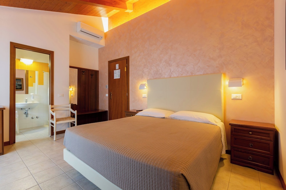 Superior Double Room, 1 Queen Bed, Balcony photo 3