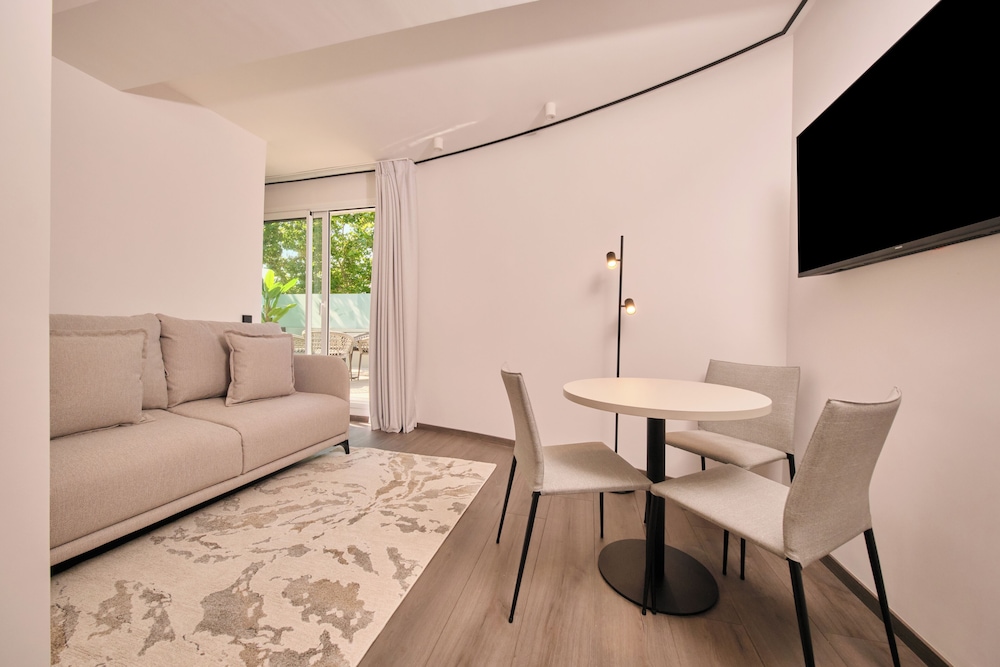 Premium Room, Balcony (Premium 2 adults + 2 children) photo 2