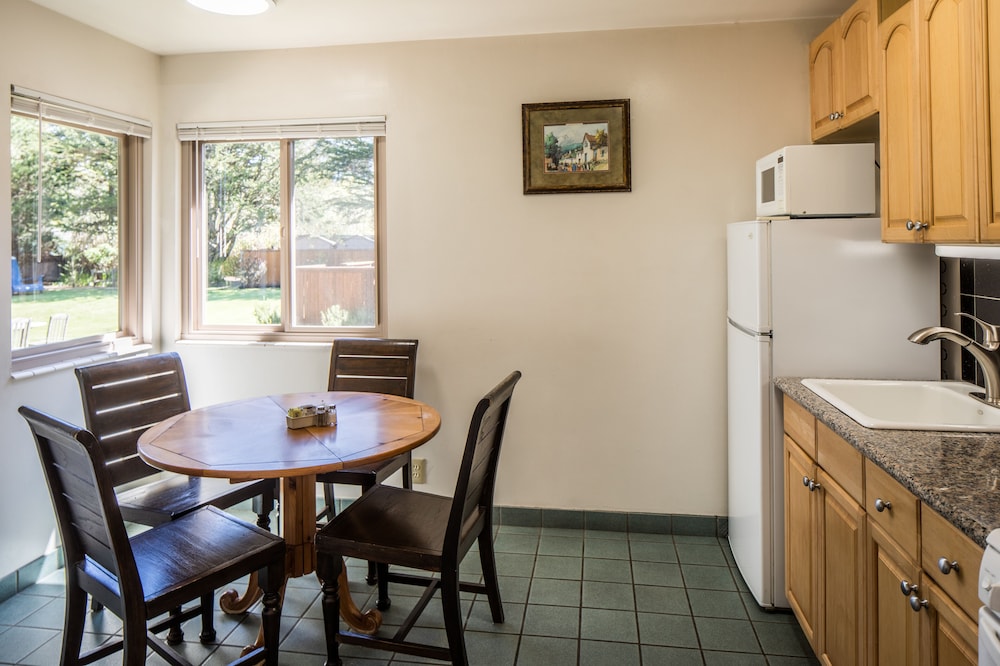 Standard Cottage, Kitchen (1 Queen Bed & 1 Double Bed) photo 2