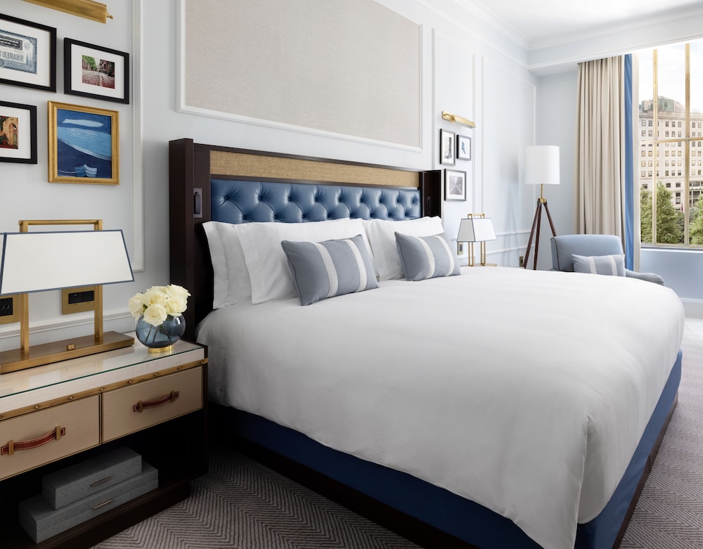 Premier Room, 1 King Bed, Accessible - Photo 2