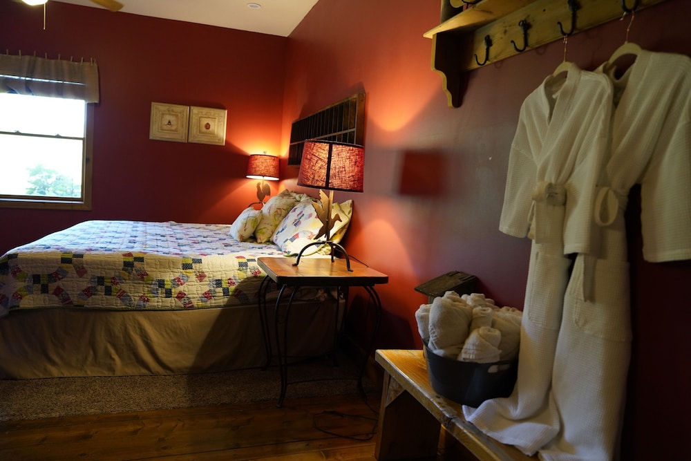 Room, Private Bathroom (Floral Room) photo 1
