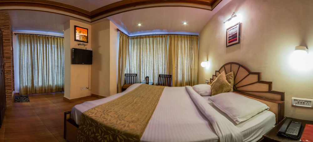 Deluxe Lake Facing  Room - Photo 10