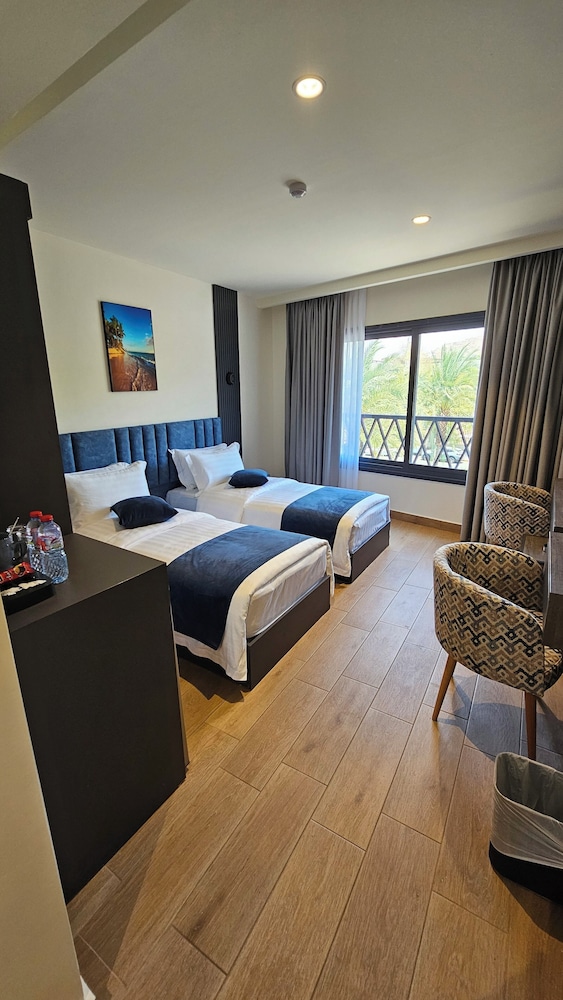 Standard Twin Room, City View photo 3