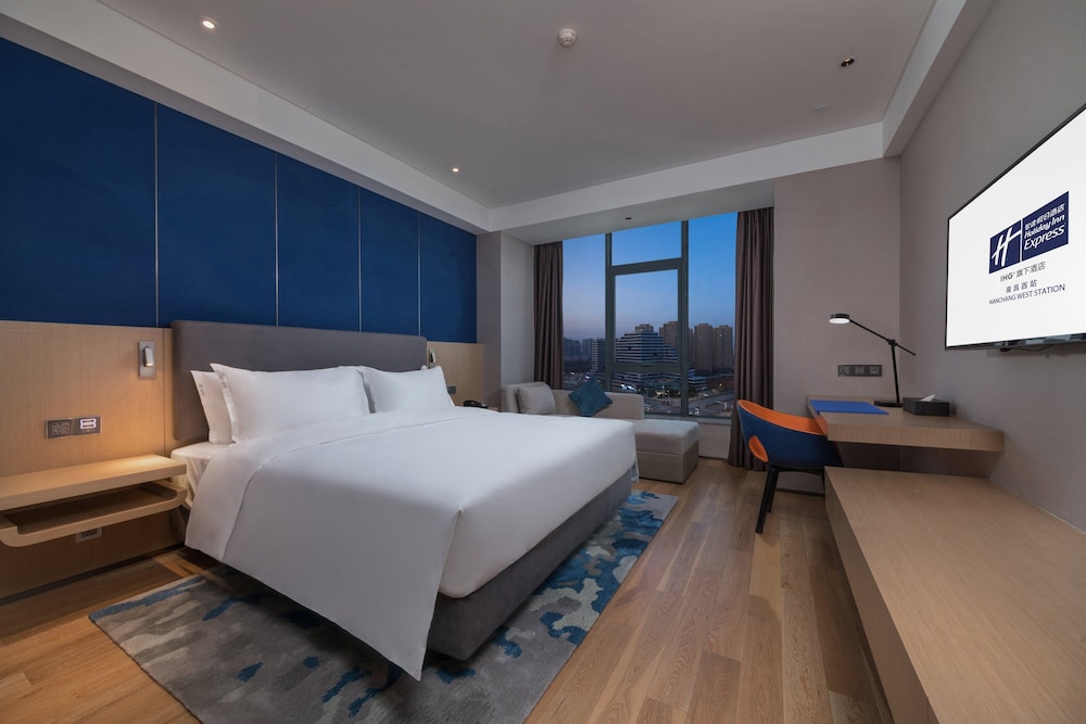 Standard Room, 1 King Bed - Photo 2