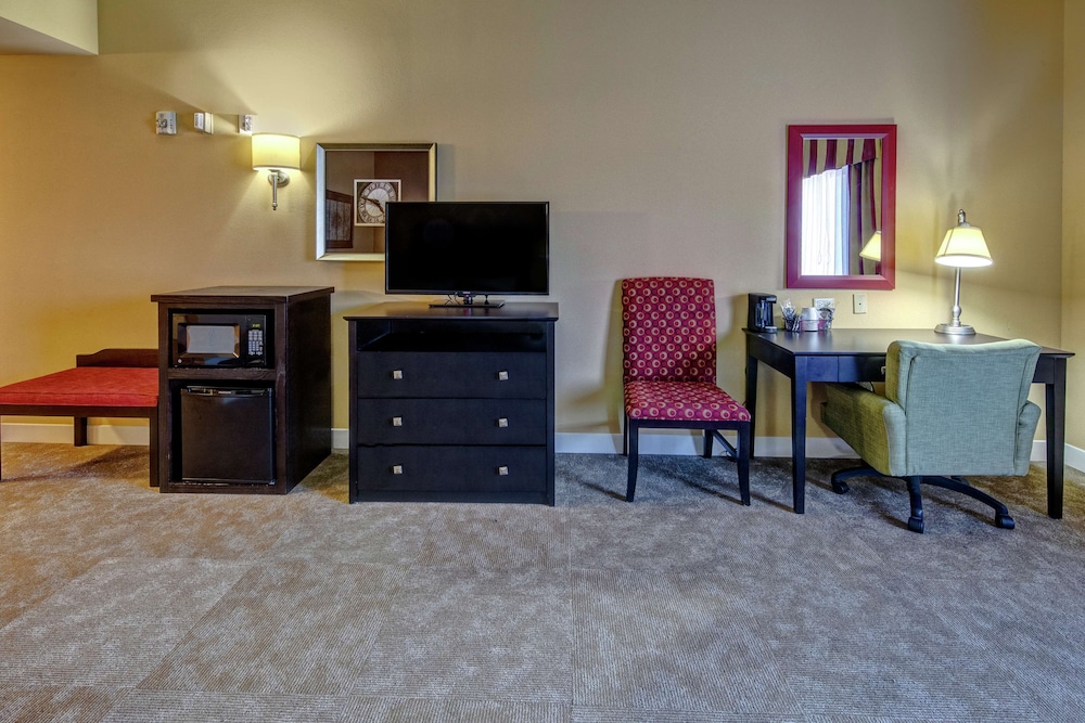 Room, 2 Queen Beds, Accessible, Bathtub (Mobility & Hearing) - Photo 5