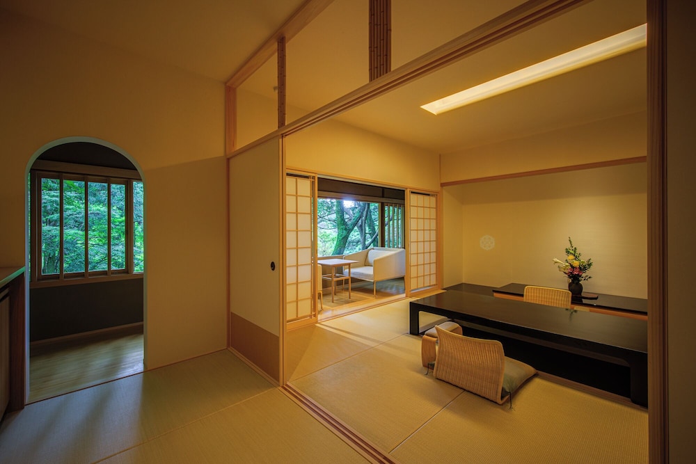 Sakura room Dinner and breakfast included (Special kaiseki) can't serve dinner after 7 P.M. photo 1