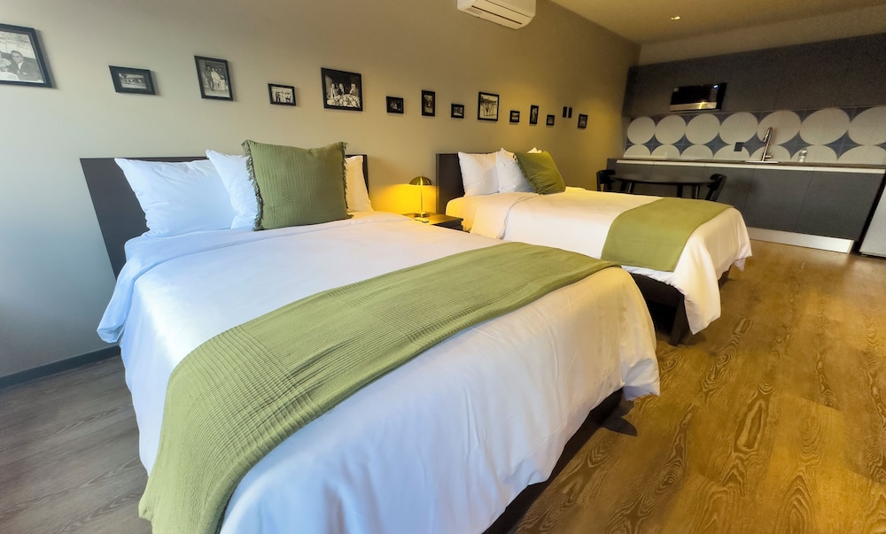 Standard Room, 1 King Bed photo 1