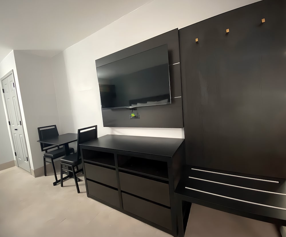 Suite, Multiple Beds, Non Smoking photo 3