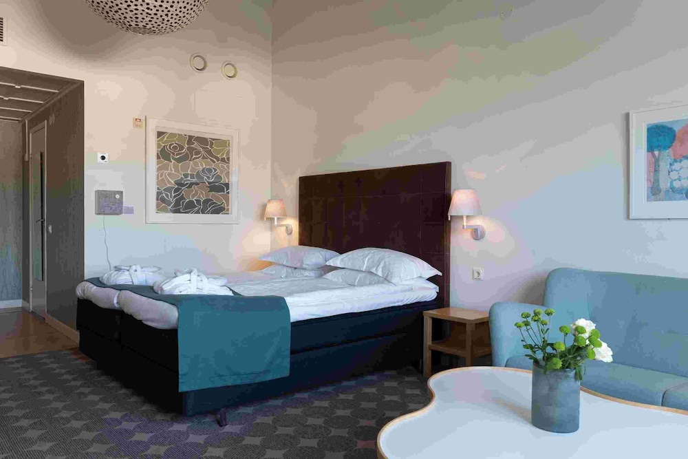 Junior Suite with View - Photo 9