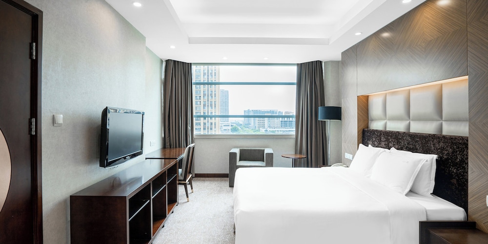 Standard Room, 1 King Bed, Garden View - Photo 8