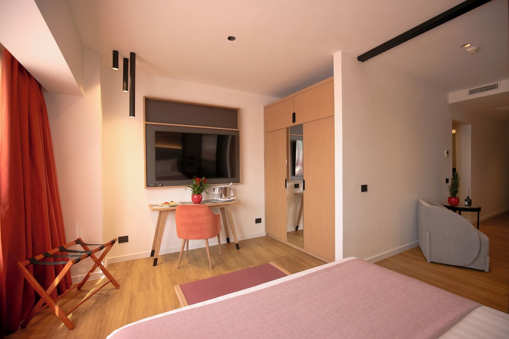 Junior Studio Suite, 1 Double or 2 Twin Beds, Non Smoking, City View photo 3