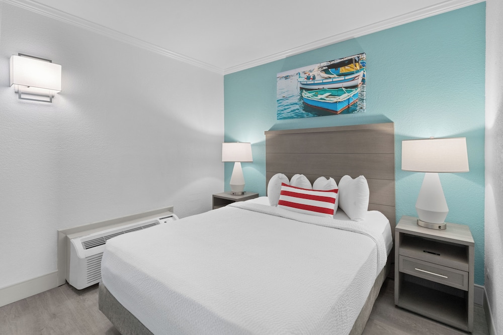 Schooner Oceanfront Deluxe Mini Suite - Photo 5