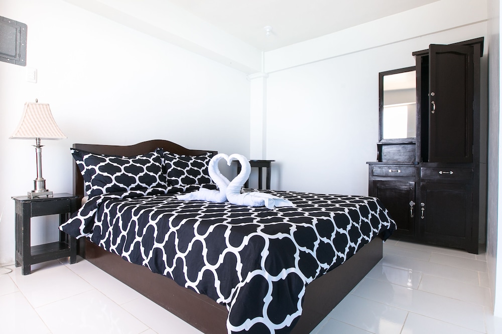 Deluxe Single Room, 1 Queen Bed, Ocean View photo 3