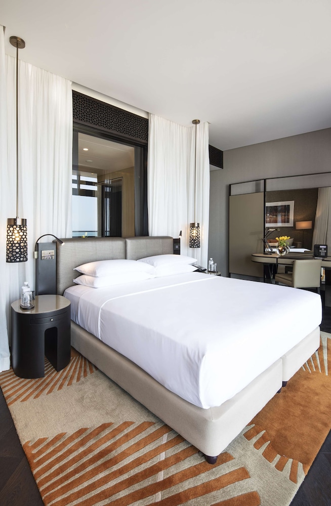 Grand Suite, 1 King Bed, Balcony