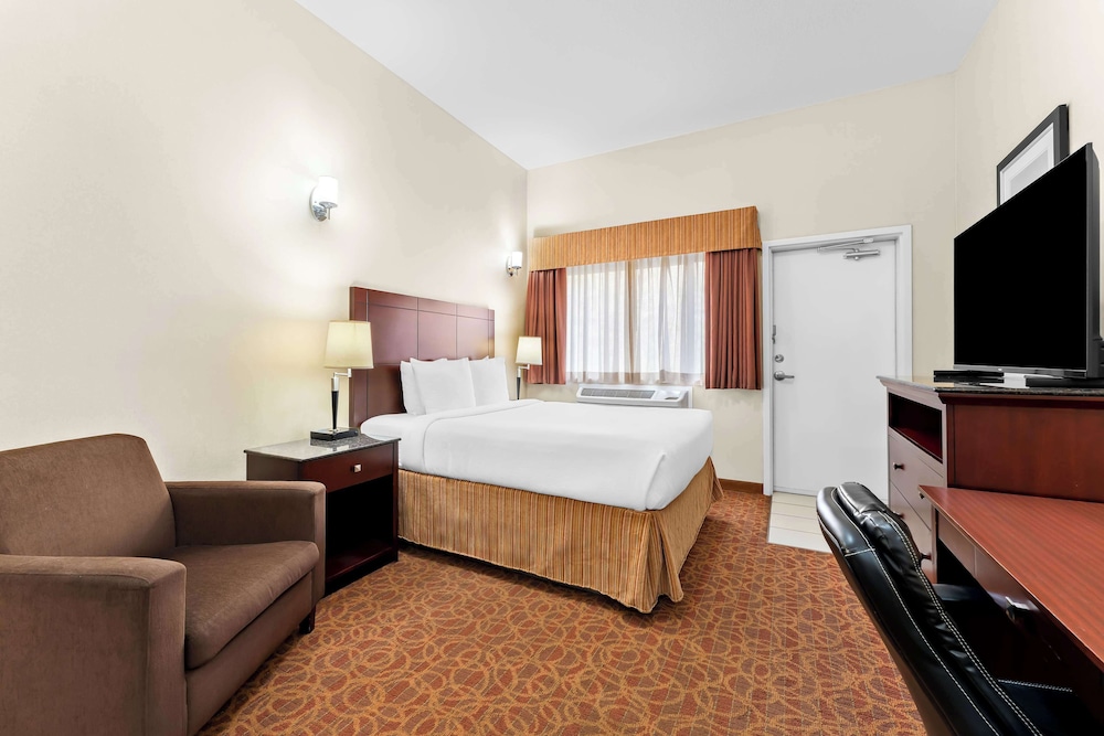 Standard Room, 1 Queen Bed, Accessible, Bathtub (Pet Friendly) photo 3