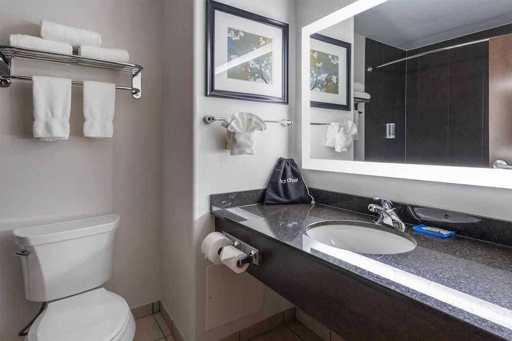 Standard Room, 2 Queen Beds, Non Smoking, Refrigerator & Microwave (Dining Table) - Photo 4