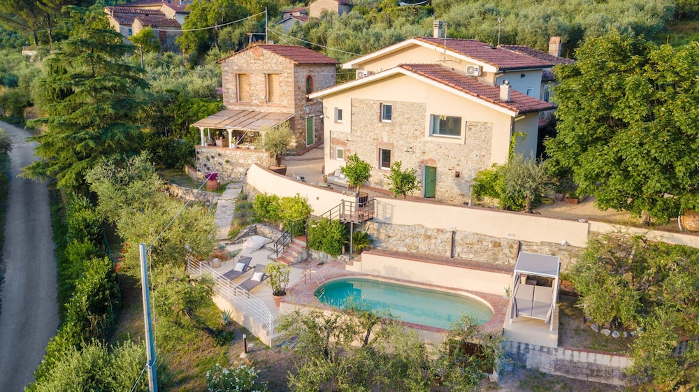 Villa photo 3