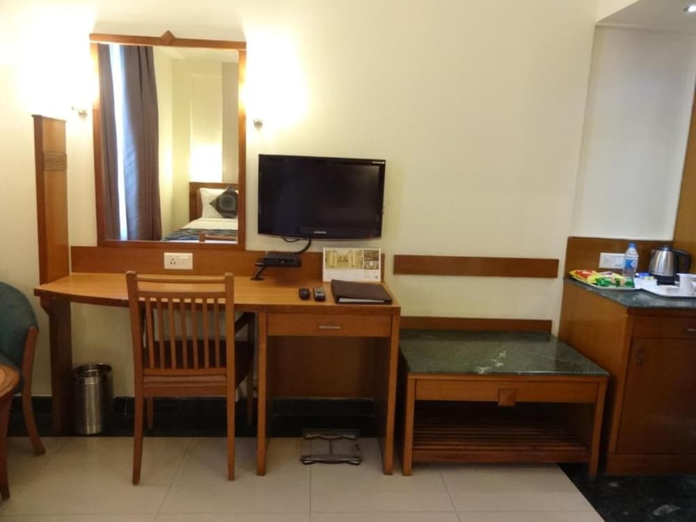 Deluxe Room - Photo 5