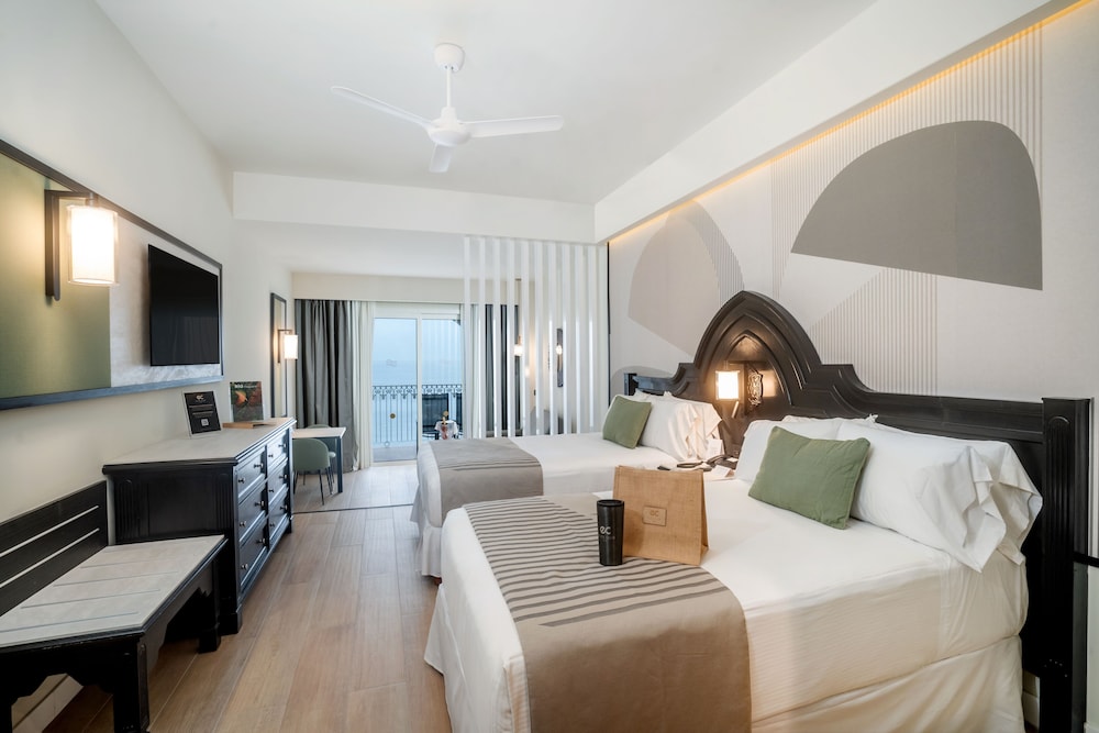 Junior Suite, Oceanfront (elite Club, B2c-us)