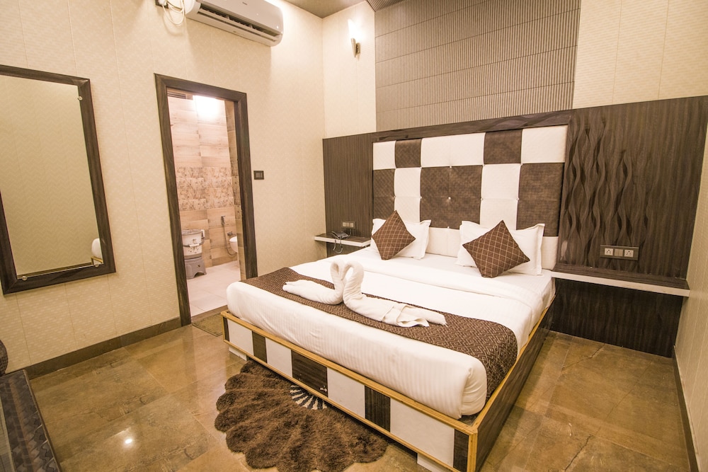 Deluxe Double Room, 1 King Bed photo 1