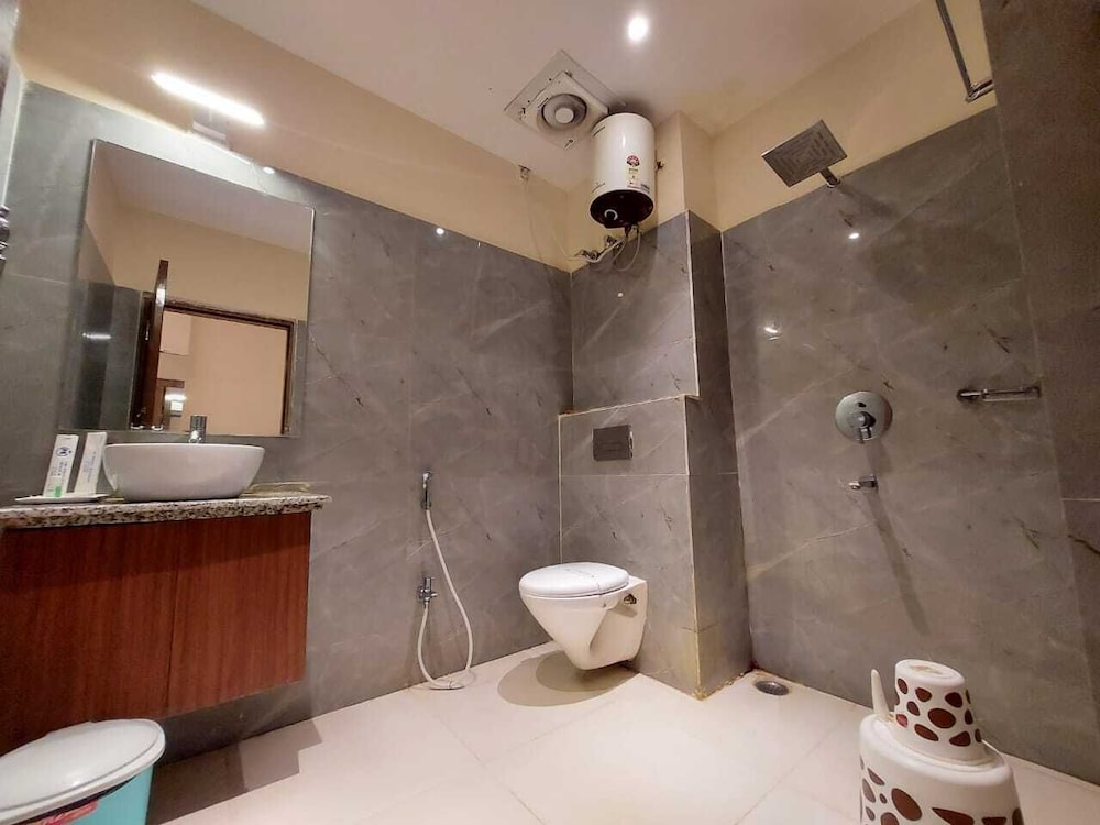 Deluxe Double Room with Side Sea View photo 3